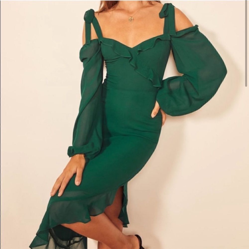 Reformation Breeze Cold Shoulder Midi Dress in Emerald 2 - Picture 2 of 6